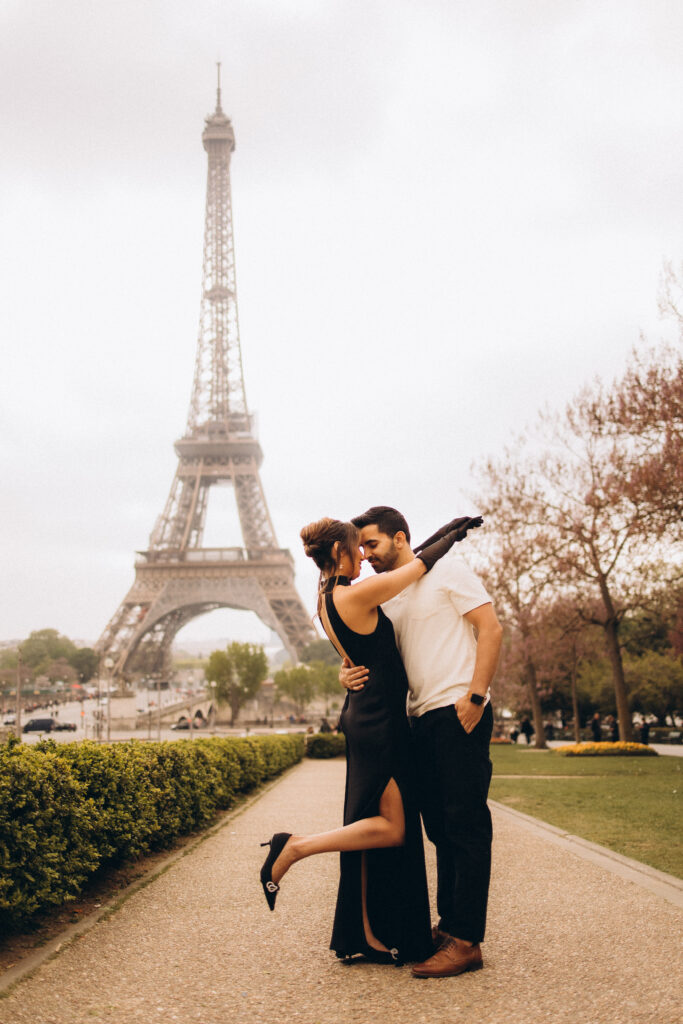 paris photoshoot couple
