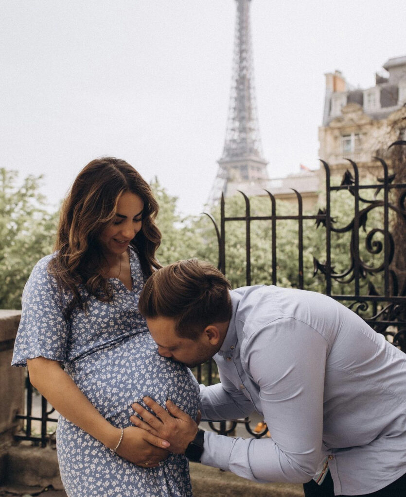 Gorgeous pregnancy photoshoot in Paris