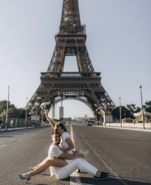 Exclusive photo near Eiffel Tower