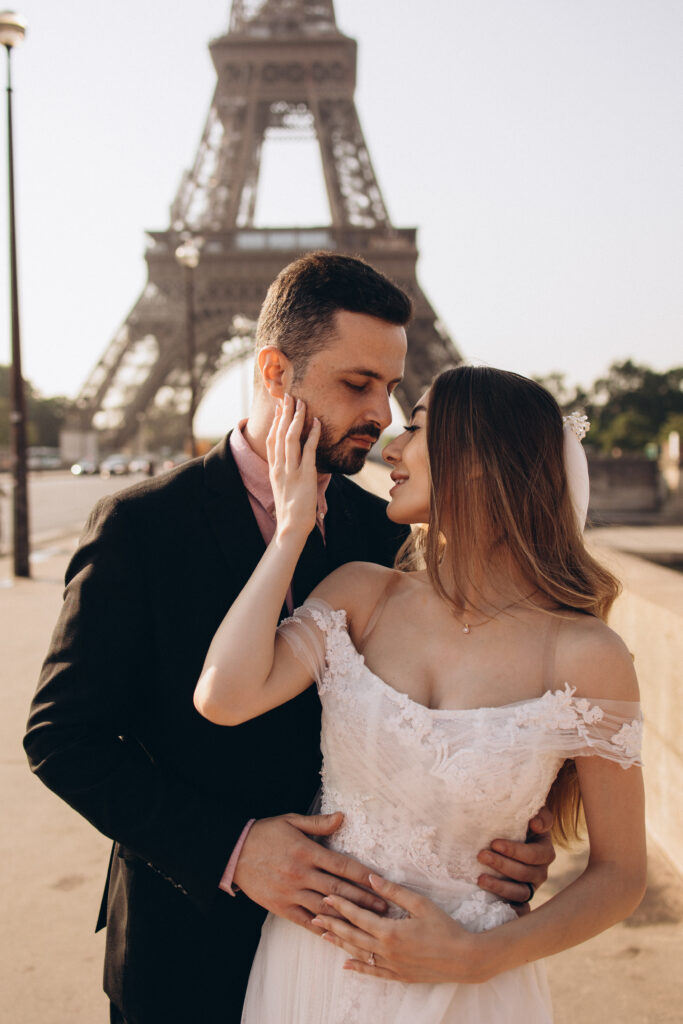 Pre-wedding photo session near Eiffel Tower